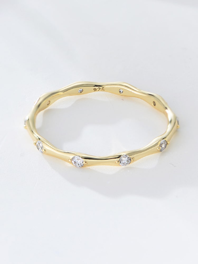 Minimalist Bezel Setting Gold Ring
